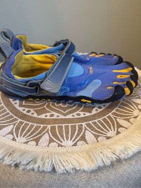 VIBRAM FIVEFINGERS Women's Barefoot Running Shoes Blue Yellow Size 40